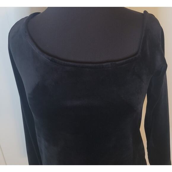 Lilly Pulitzer Velour Pullover – Black – Size L – Cold Shoulder - Picture 4 of 8